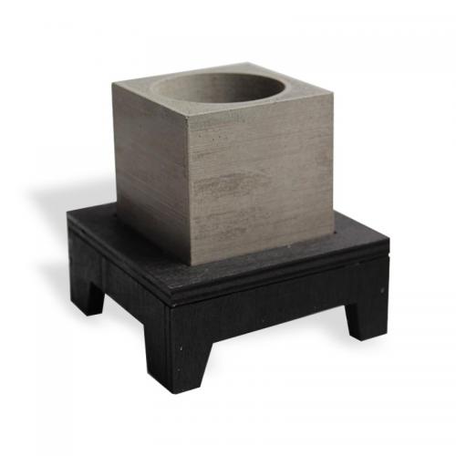 Ahşap Ayaklı Kare Beton Saksı - Halkkitabevi